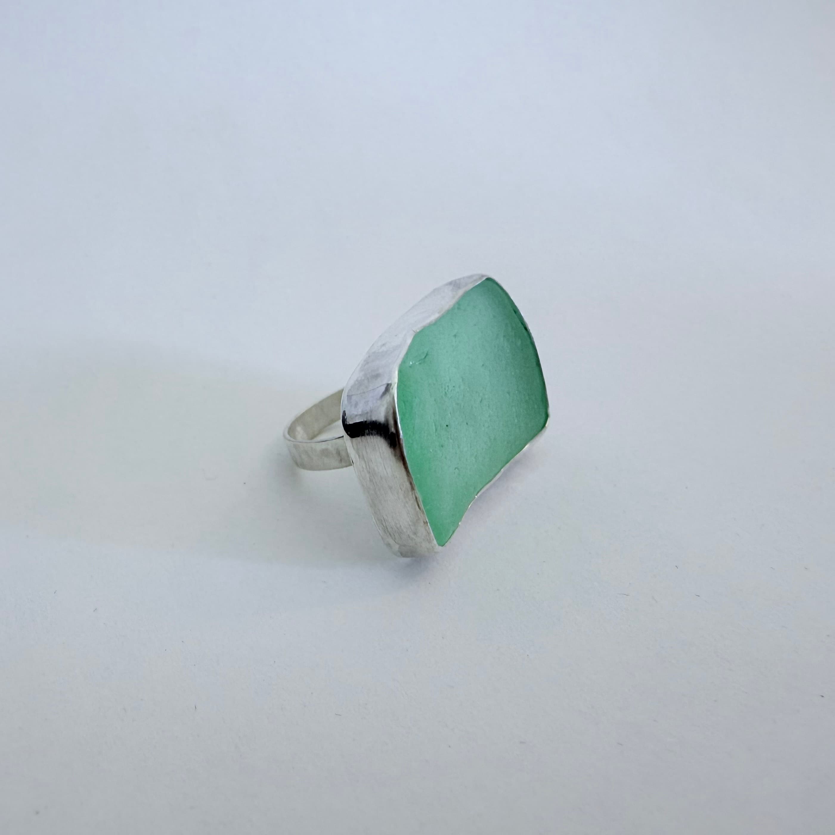 Cabochon ring