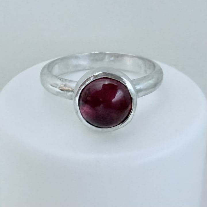 Ruby cabochon ring
