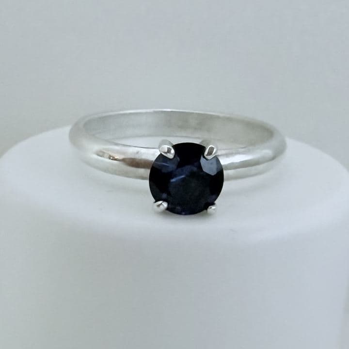 Indigo sapphire solitaire